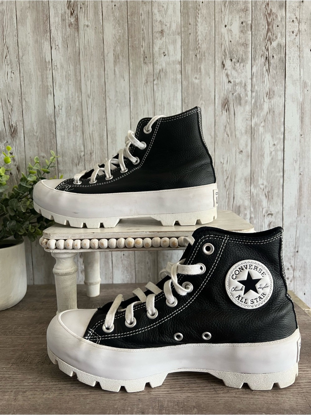 Converse Black Leather Women’s Lugged Platform Lace-Up High Top Sneakers Size 7 - Picture 2 of 7